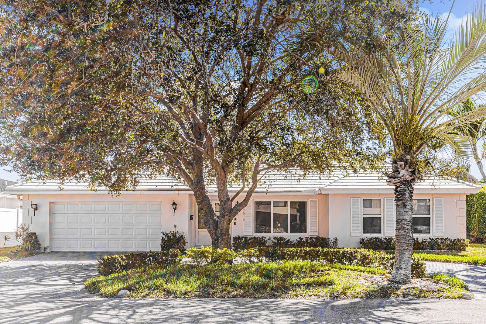 Property Photo:  2810 NE 60th Street  FL 33308 