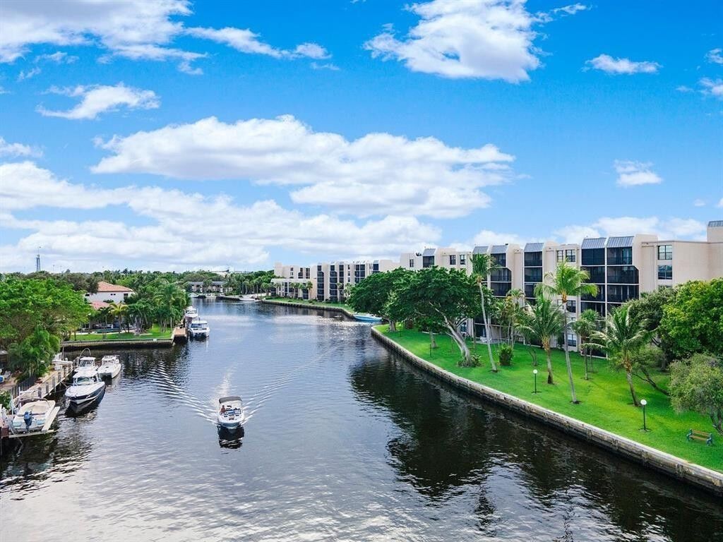 Property Photo:  9 Royal Palm Way 206  FL 33432 