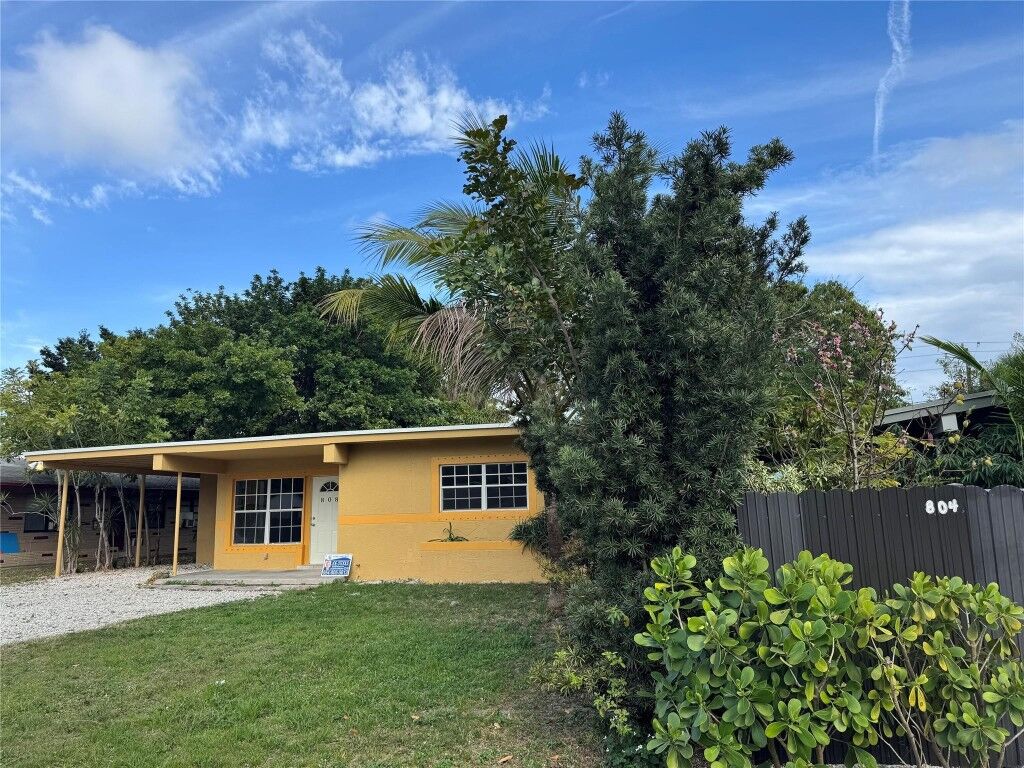 Property Photo:  808 NW 4th Avenue  FL 33311 