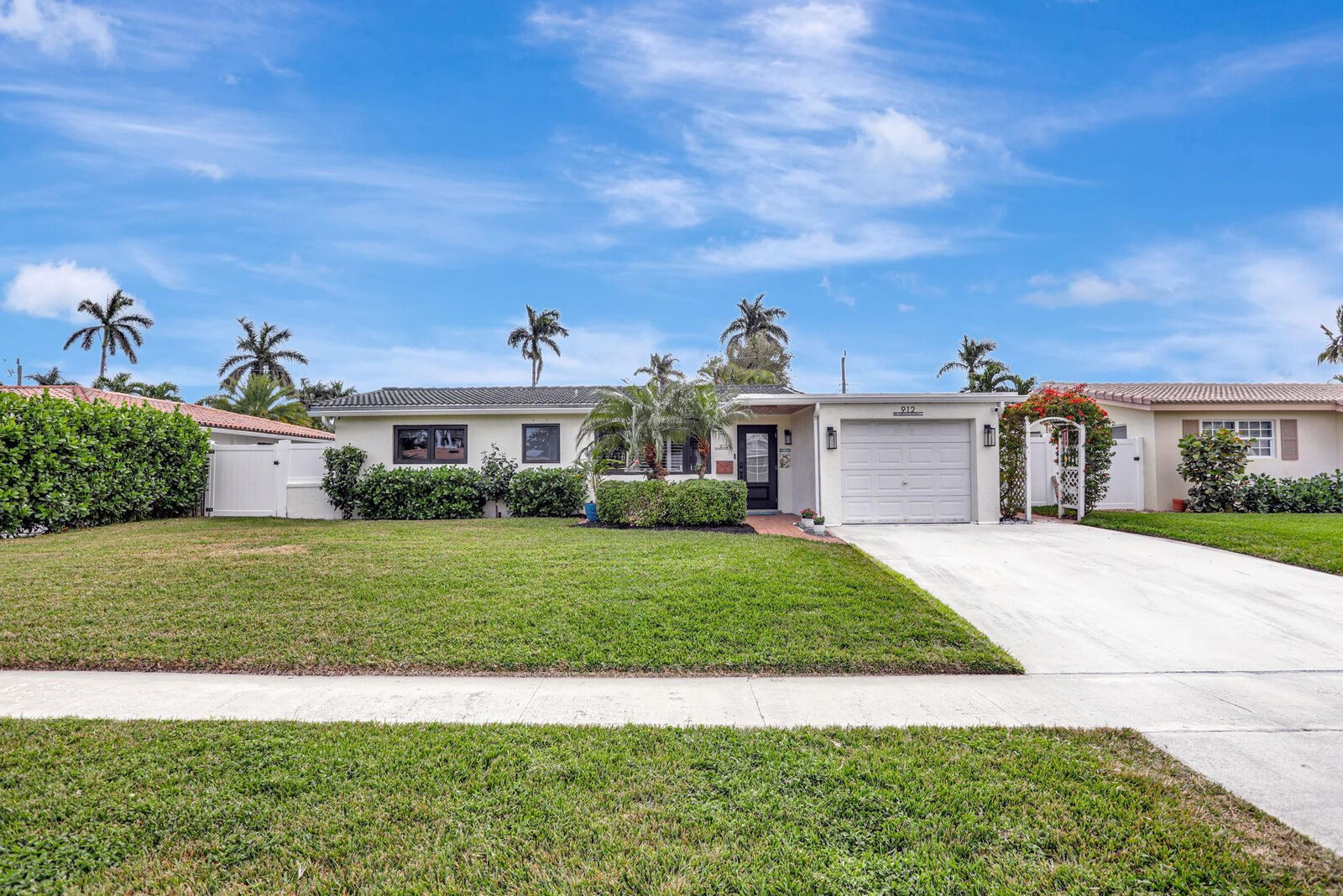 Property Photo:  912 SE 16th Court  FL 33441 