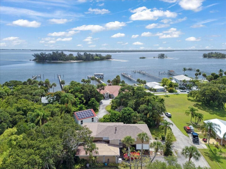 Property Photo:  6570 114th Lane  FL 32958 