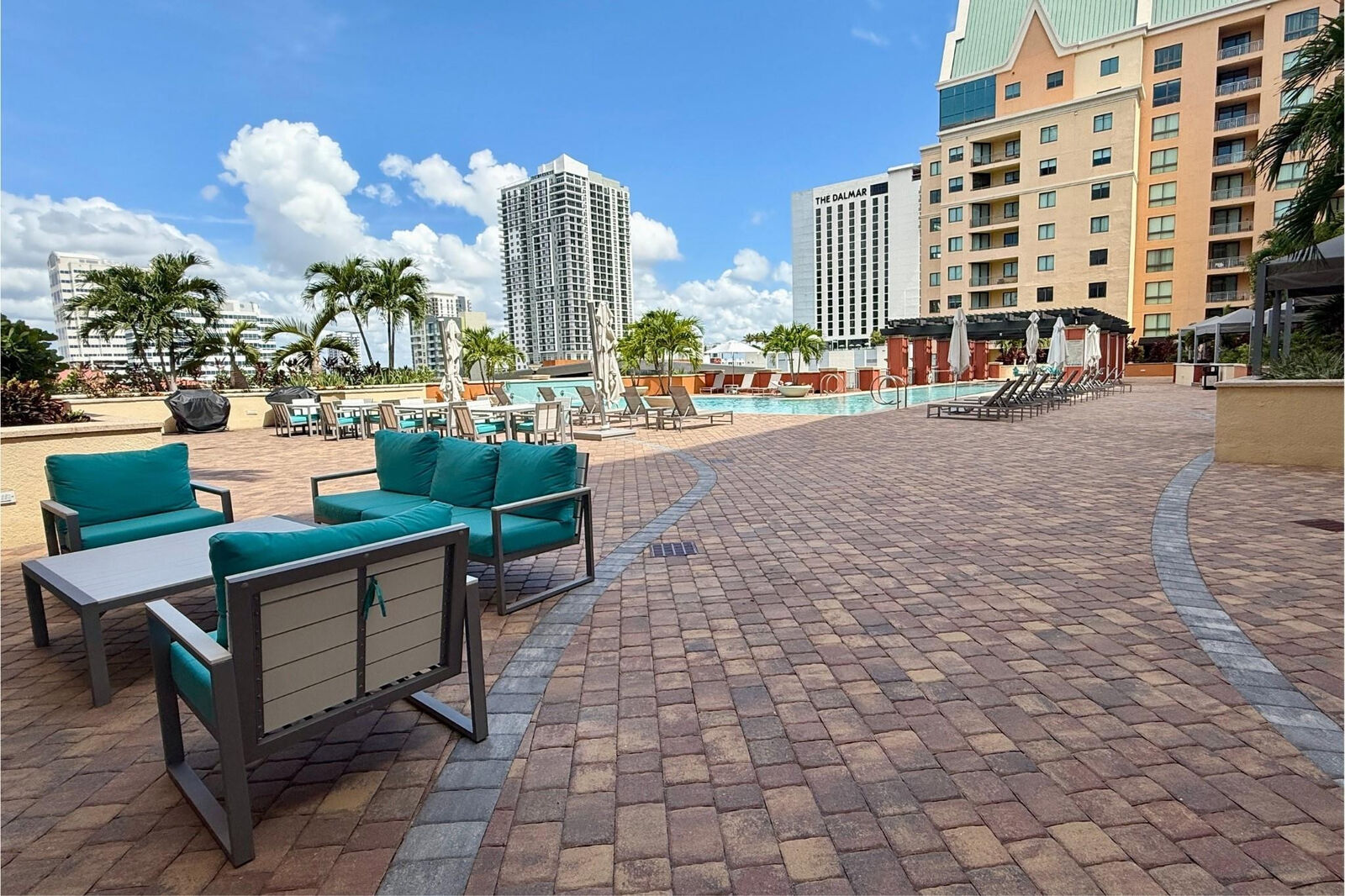 Property Photo: 100 N Federal Highway 1115 FL 33301