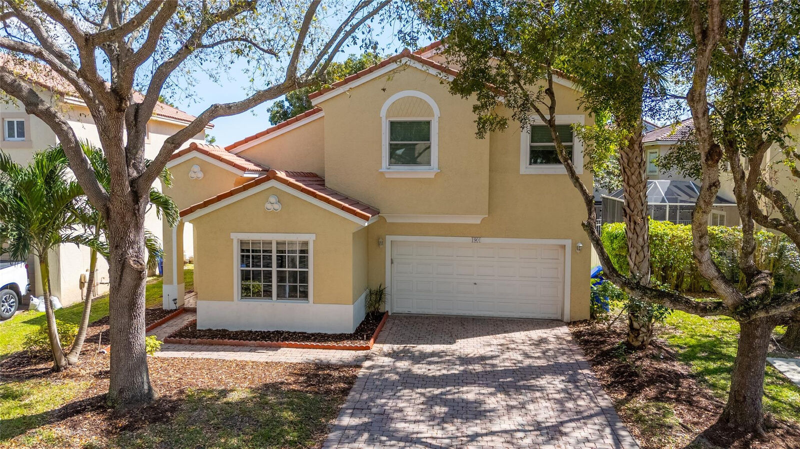 Property Photo: 1901 NW 75th Way FL 33024