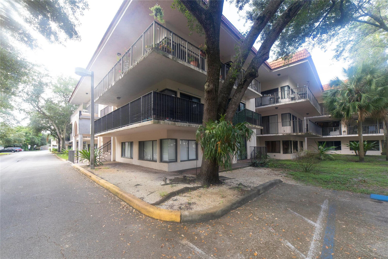 Property Photo: 4715 SW 62nd Avenue 102 FL 33314
