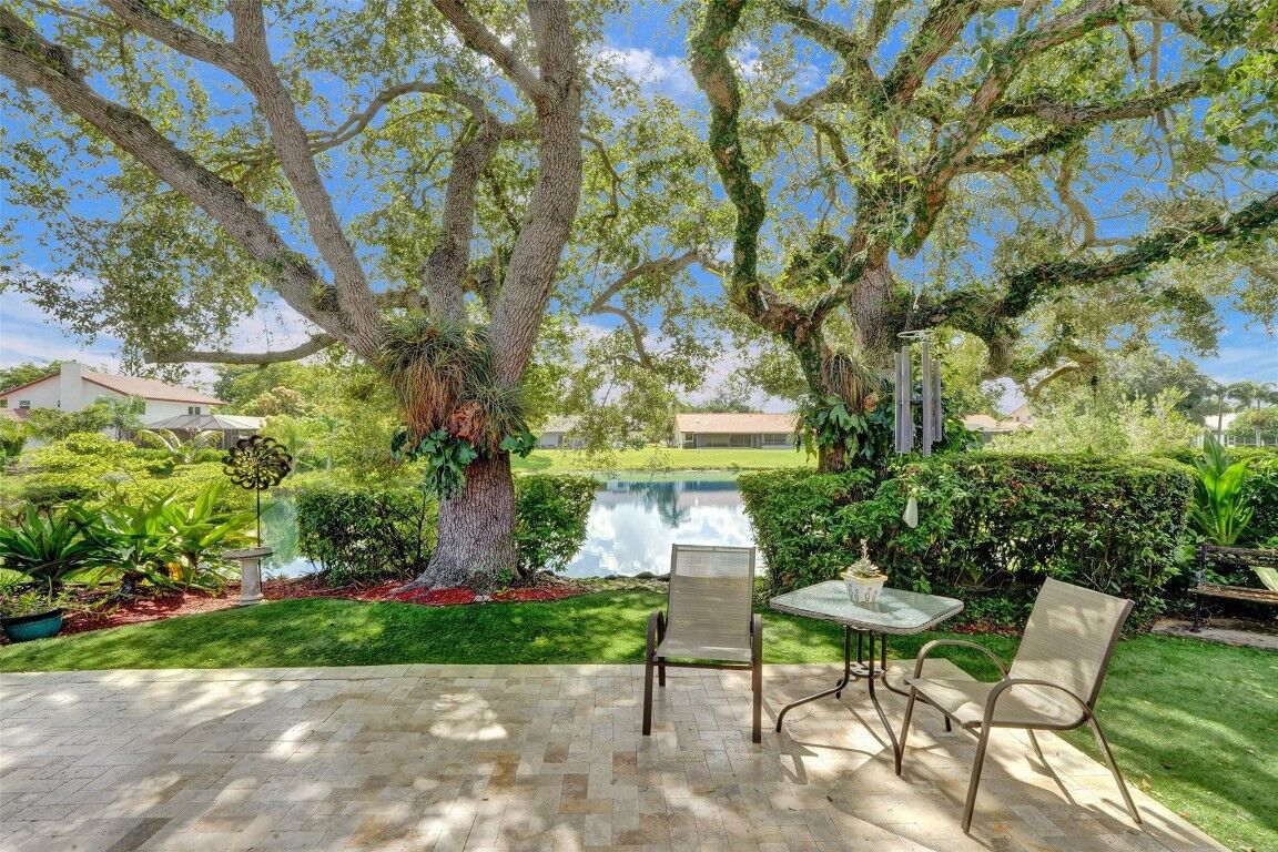 Property Photo:  6130 Portsmouth Lane  FL 33331 