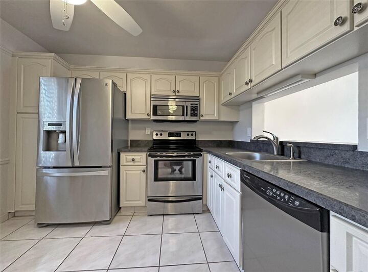Property Photo:  3001 Holiday Springs Boulevard 102  FL 33063 