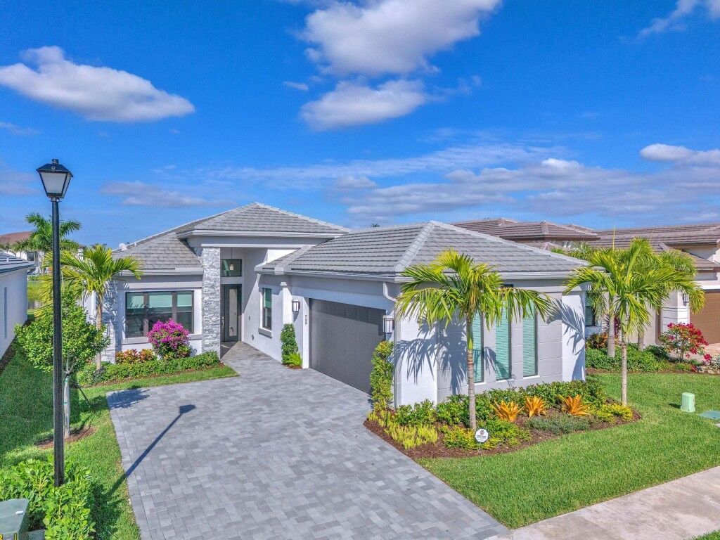 Property Photo:  9404 Mountain Pine Grove  FL 33473 