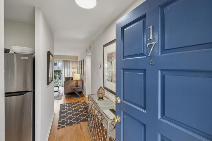 Property Photo:  453 North Rengstorff Avenue 17  CA 94043 