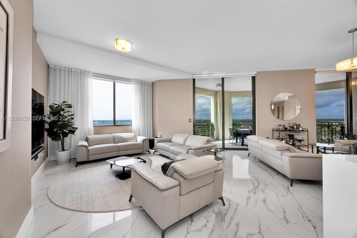 Property Photo: 301 Altara Ave Lph914 FL 33146