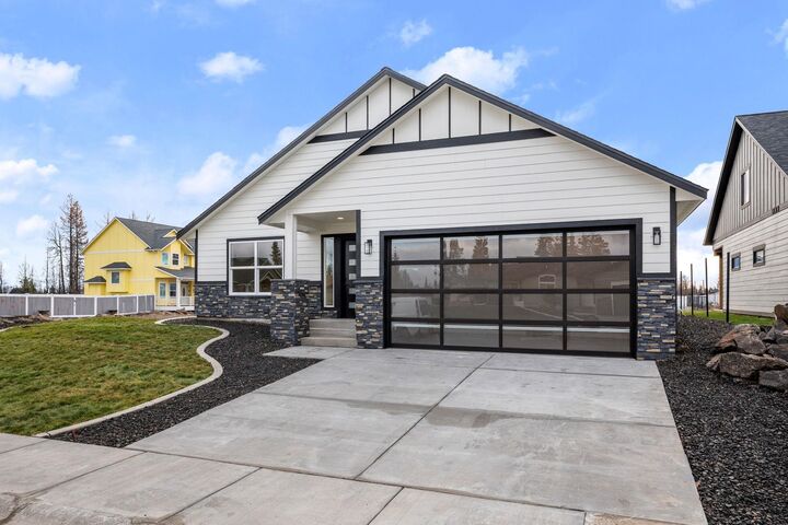 Property Photo:  522 S Stanley St  WA 99022 