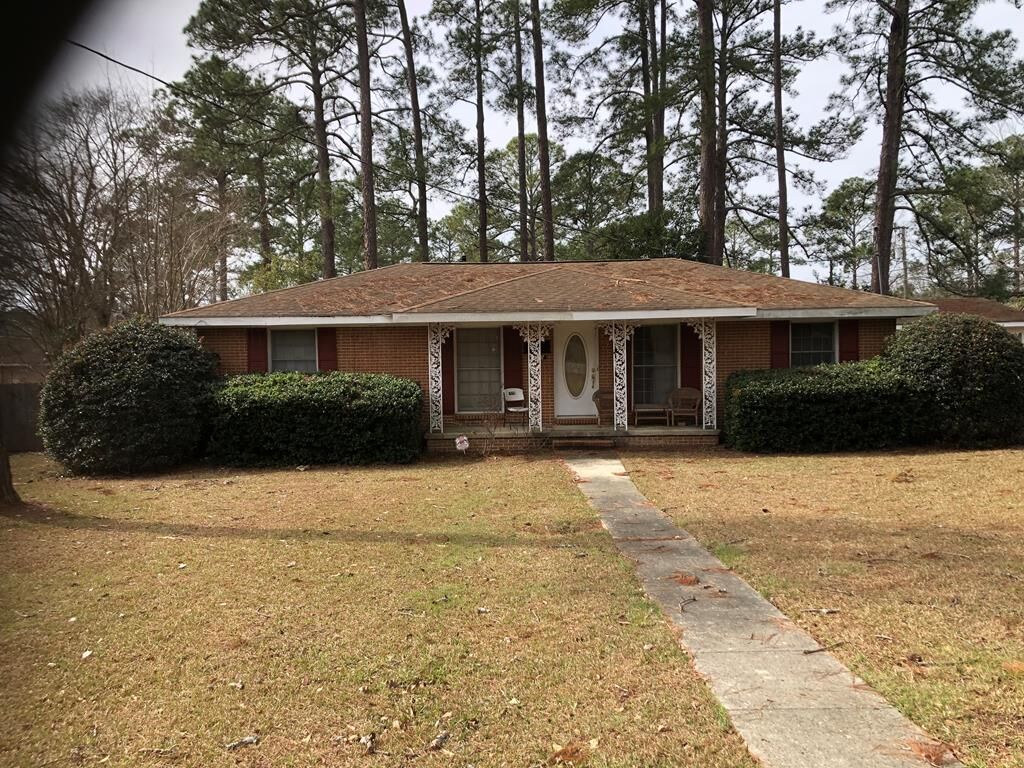 Property Photo:  1200 S Edgewood Dr  AL 36301 