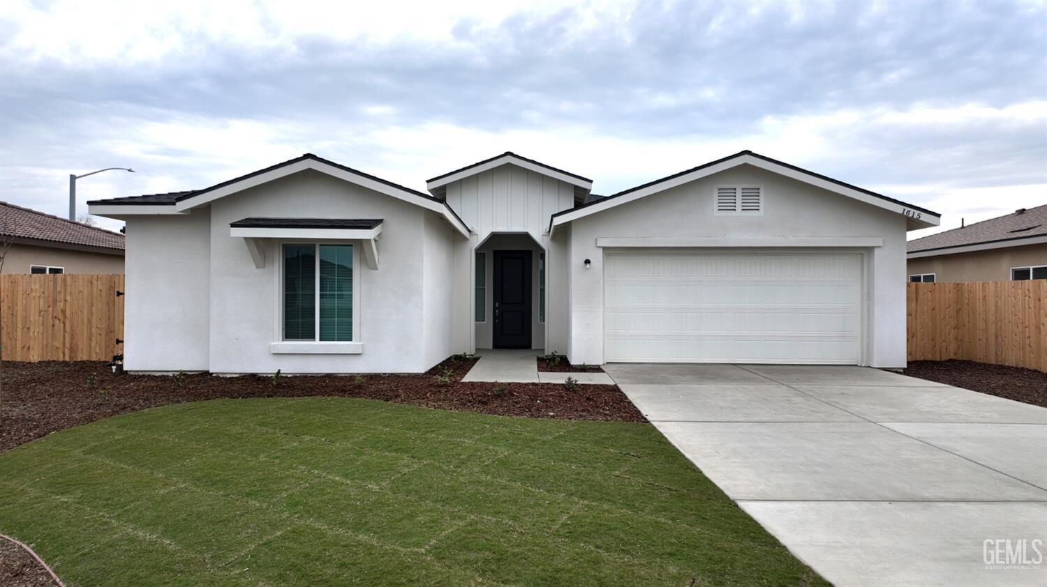 Property Photo:  1615 Hobbs Lane  CA 93307 