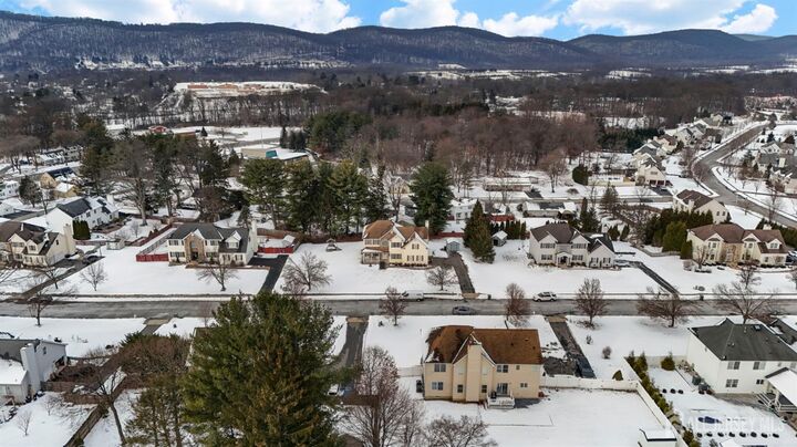 Property Photo:  5 Ridge Top Terrace  NJ 07882 