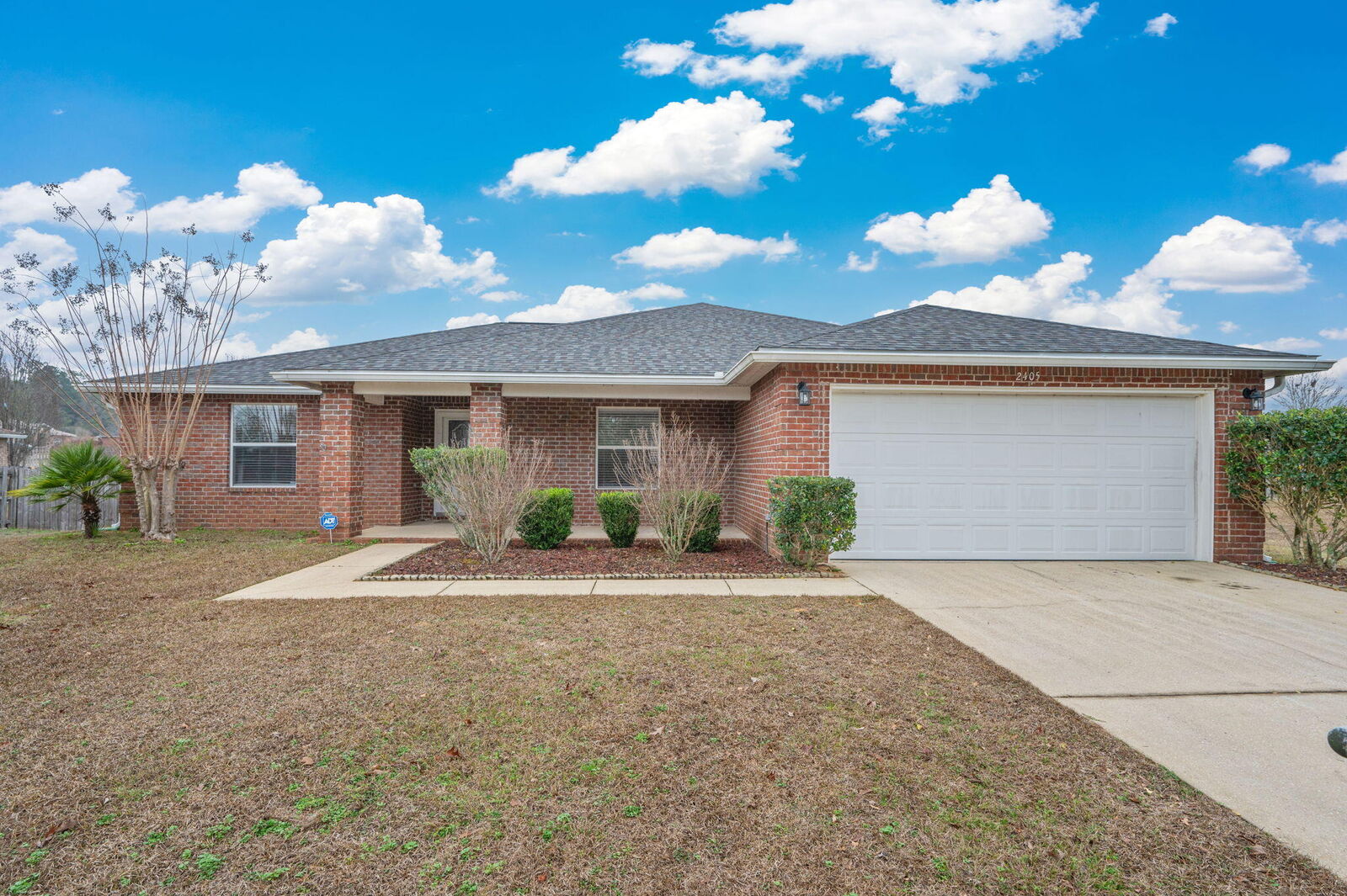 Property Photo: 2405 Cumberland Way FL 32536