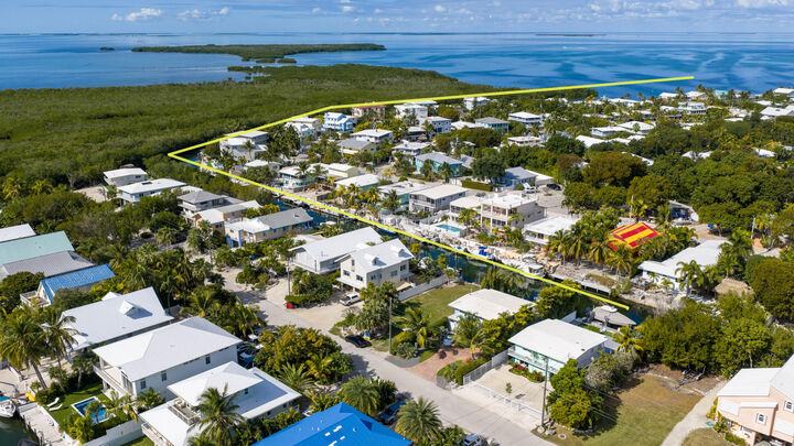 Property Photo:  309 Woods Avenue  FL 33070 