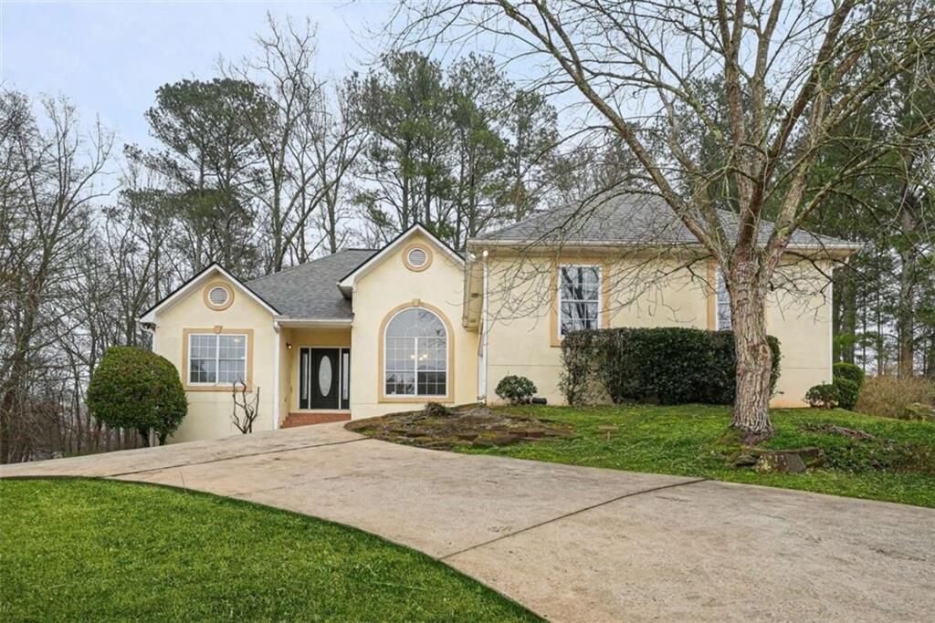 Property Photo: 142 Acadian Drive GA 30281