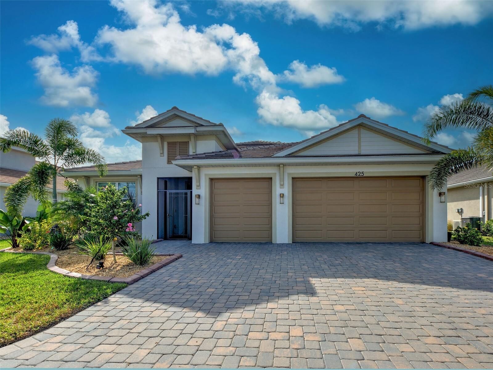 Property Photo: 425 Baneberry Court FL 34275