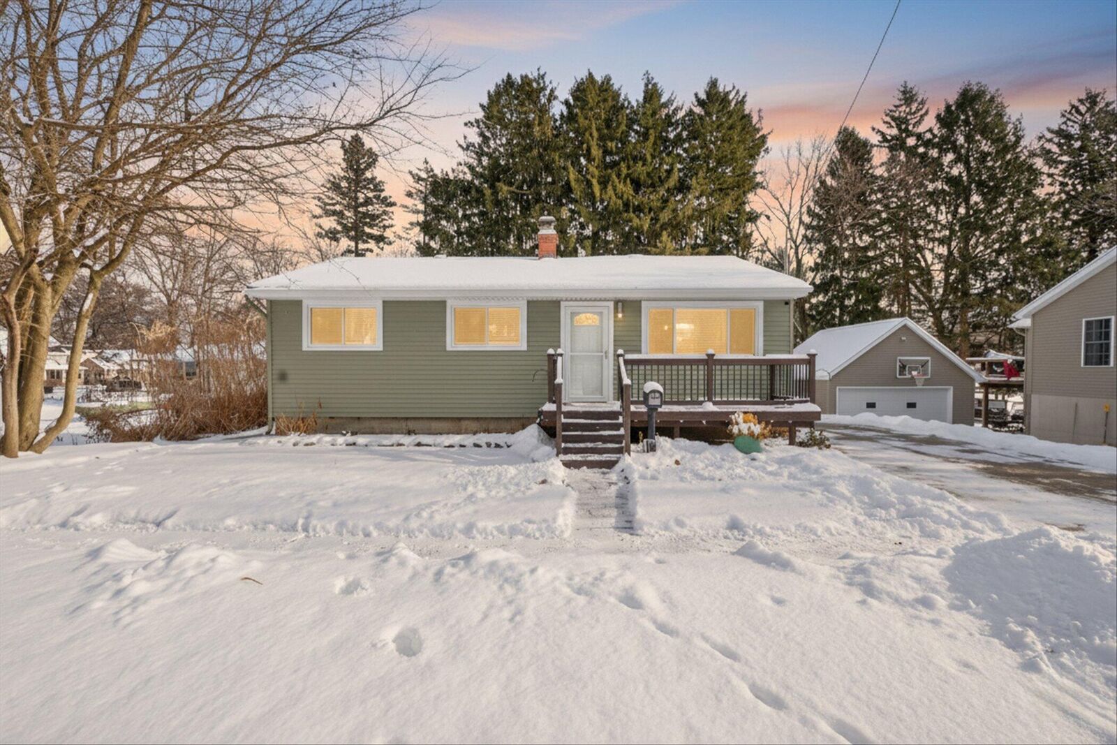 Property Photo:  1105 S Eaton Street  MI 49224 