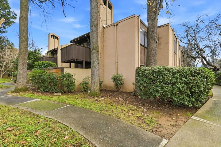 Property Photo:  2229 Woodside Lane #4  CA 95825 