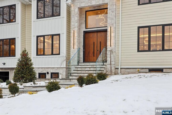 Property Photo:  25 Macarthur Avenue  NJ 07624 