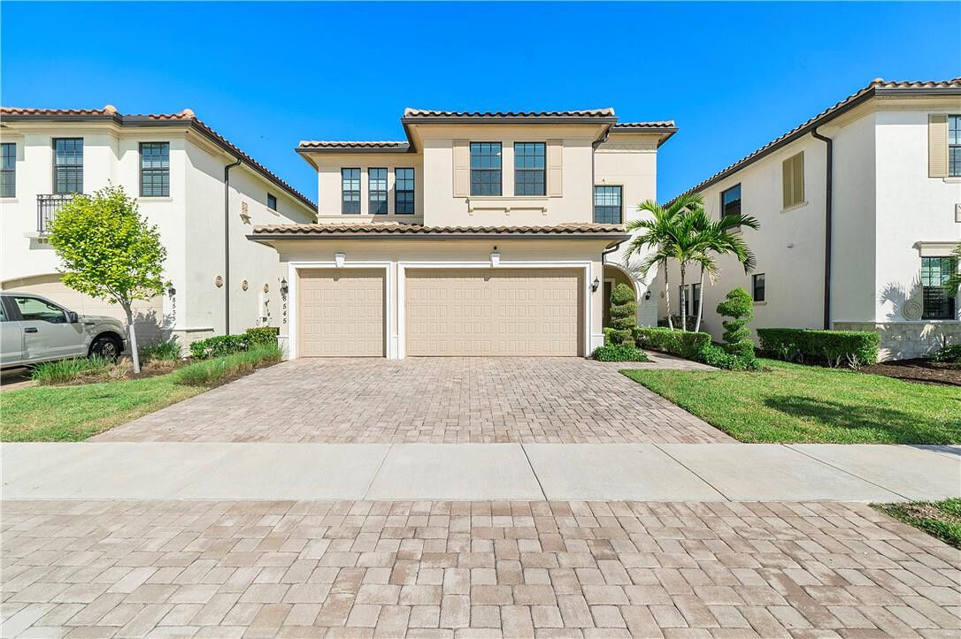 Property Photo:  8545 E Baypoint Circle  FL 33076 