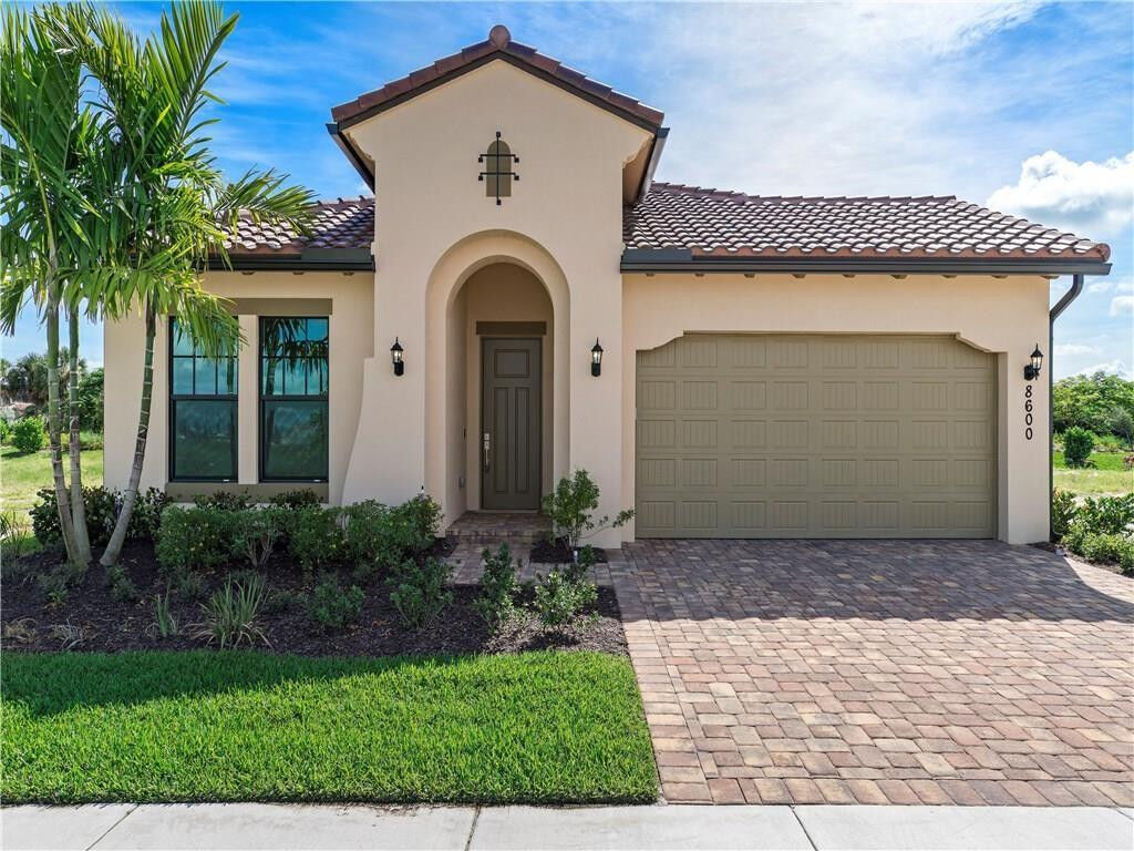 Property Photo:  8600 E Baypoint Circle  FL 33076 