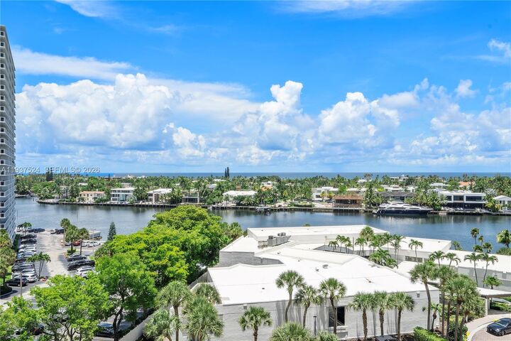 Property Photo: 20281 E Country Club Dr 604 FL 33180