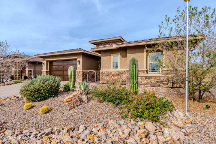 Property Photo:  320 W Saguaro Arm Trail  AZ 85755 