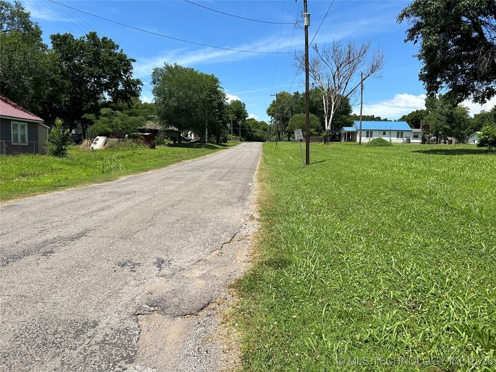Property Photo: 604 Irving Street OK 74434