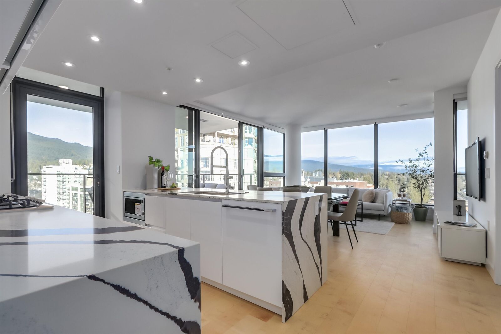 Property Photo: 135 E 13th Street 1309 BC V7L 0J8