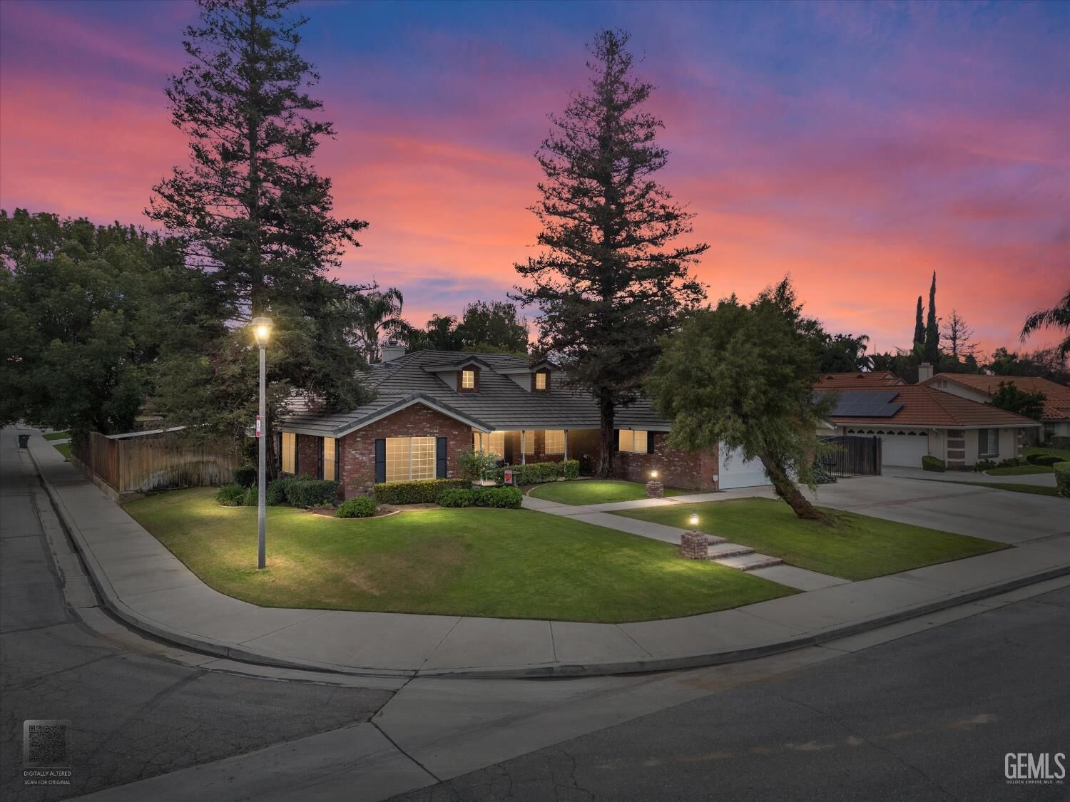 Property Photo: 13001 Monarch Palm Avenue CA 93314