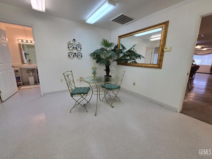 Property Photo: 7815 Niles Street CA 93306