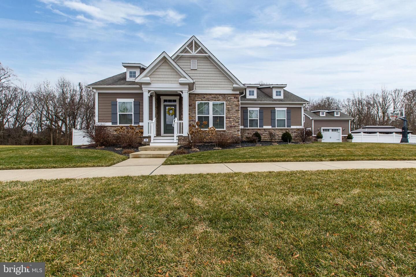 Property Photo:  836 Sweet Birch Drive  DE 19709 