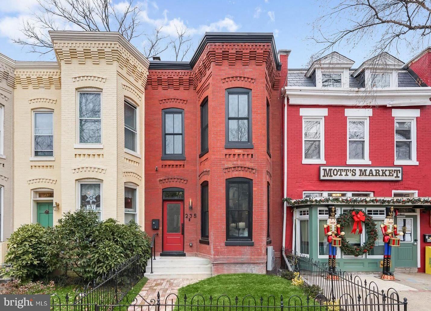 Property Photo:  235 12th Street SE  DC 20003 