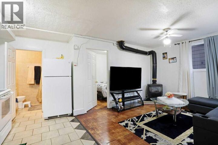 Property Photo:  135 1 Street East  AB T1R 1B7 