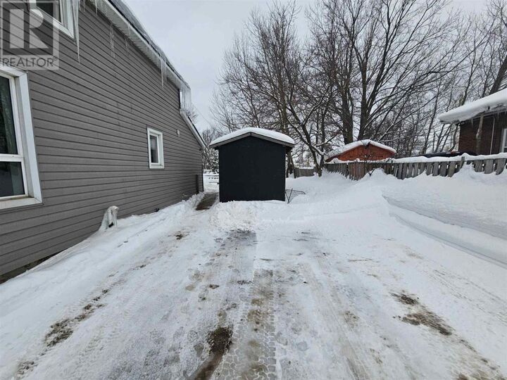 Property Photo:  351 Bloor St W  ON P6C 1J6 