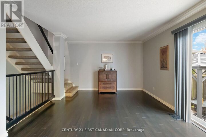 Property Photo:  120 Centre Street 85  ON N6J 4X4 