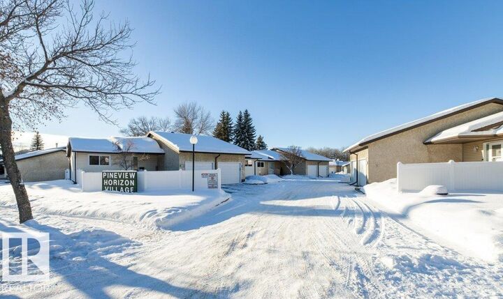 Property Photo:  23 Pineview Horizon Village  AB T8N 4B2 