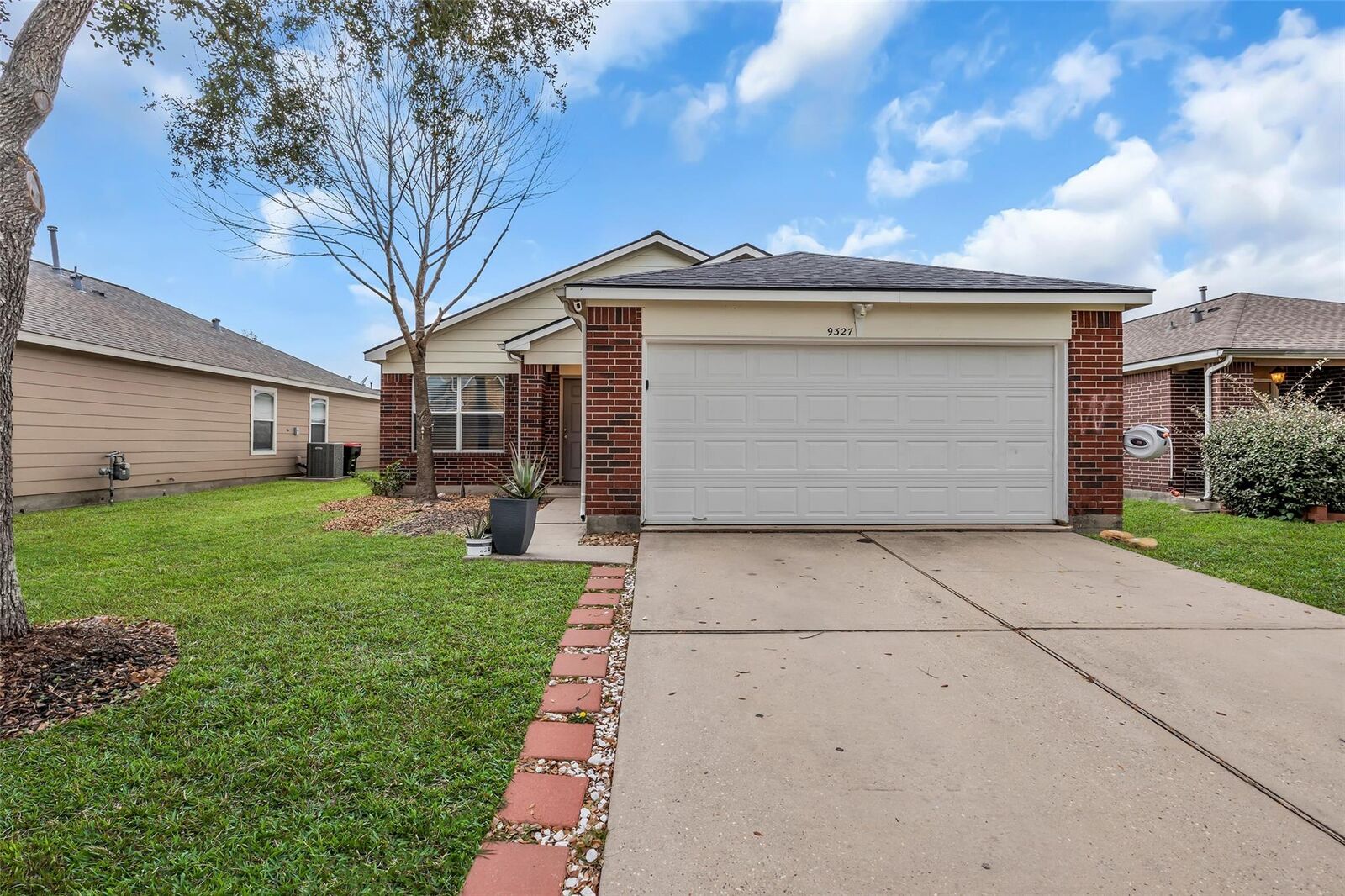 Property Photo:  9327 Delicado Drive  TX 77396 