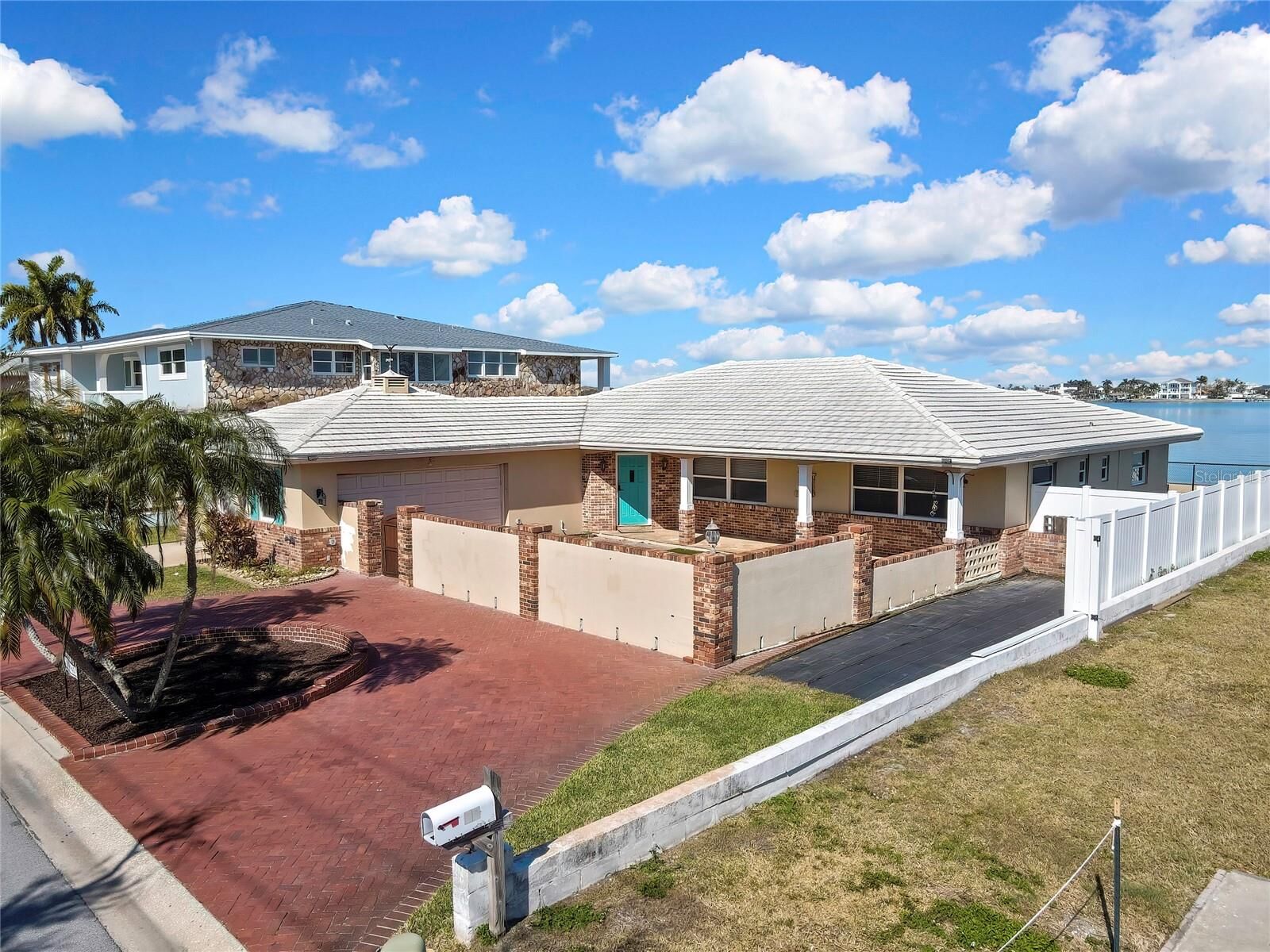 Property Photo:  21 Paradise Lane  FL 33706 