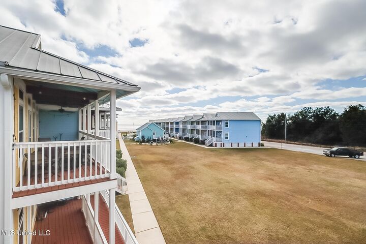 Property Photo:  1515 E Beach Boulevard  MS 39571 