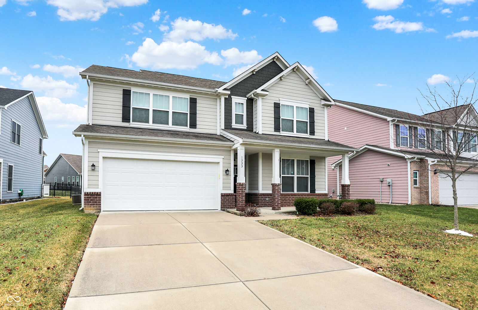 Property Photo:  1333 Old Heritage Place  IN 46143 