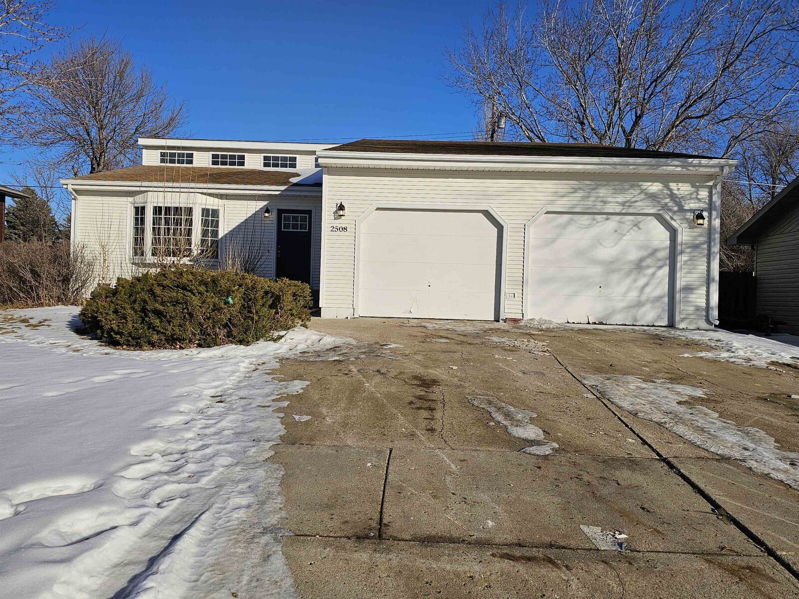 Property Photo:  2508 Crescent Dr  ND 58703 