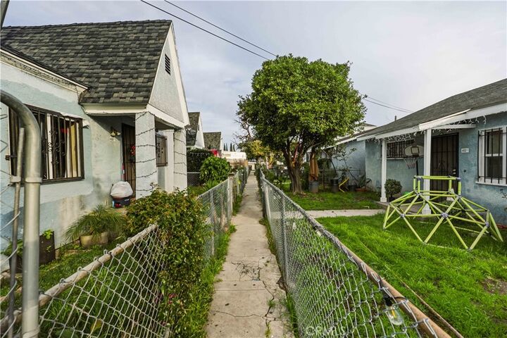 Property Photo:  406 E Rosecrans  CA 90221 
