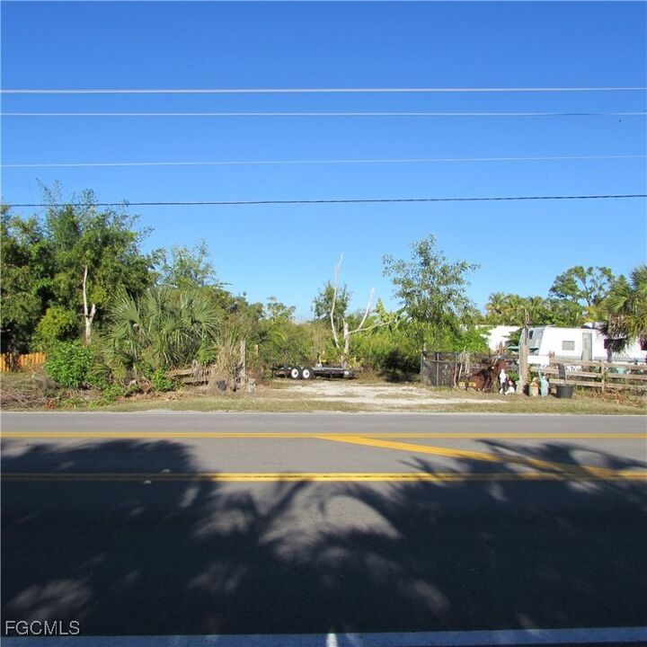 Property Photo: 13560 / 13572 Stringfellow Road FL 33922