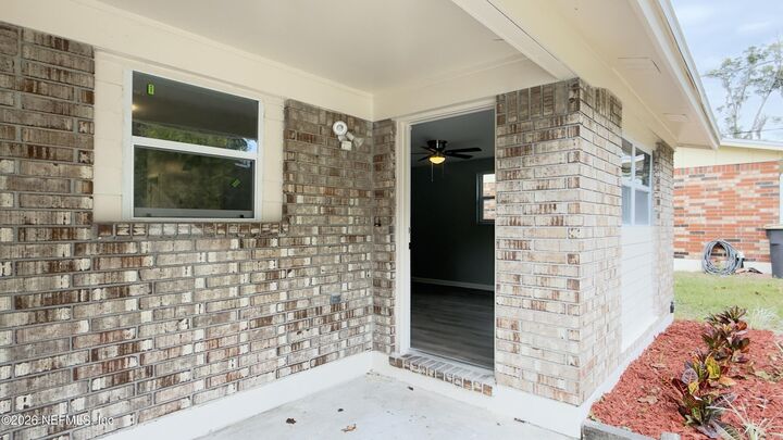 Property Photo: 814 Greeland Avenue FL 32221