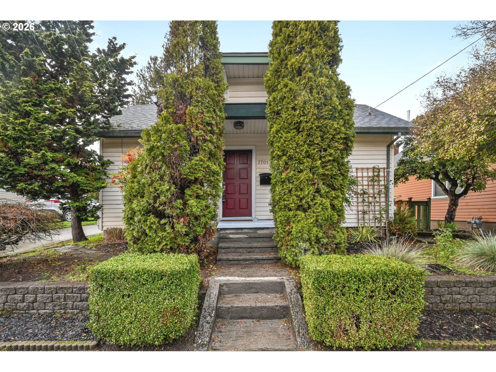 Property Photo:  7701 N Hodge Ave  OR 97203 