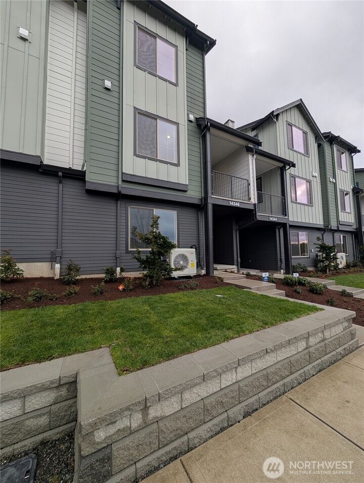Property Photo:  14346  1st Avenue NE 54-E  WA 98019 