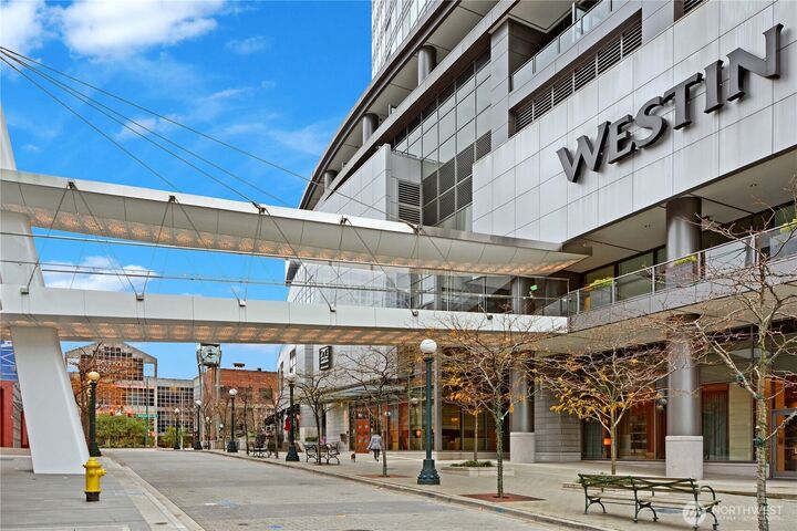 Property Photo:  650  Bellevue Way NE 2103  WA 98004 