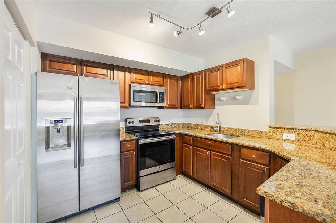 Property Photo:  101 Villa Circle 101  FL 33435 